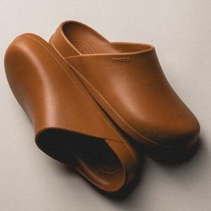 Crocs Dylan clogs size 8 Cognac